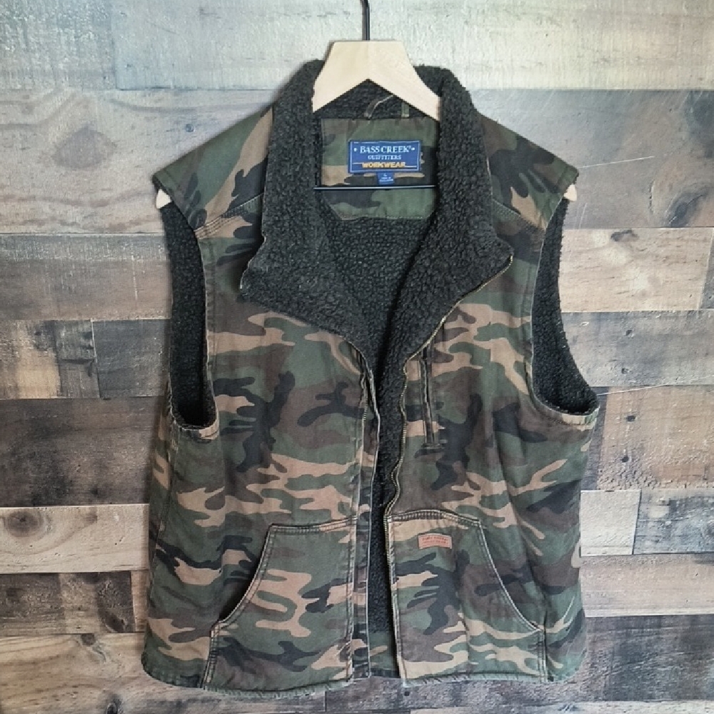 Bass Creek Outfitters Camouflage Vest